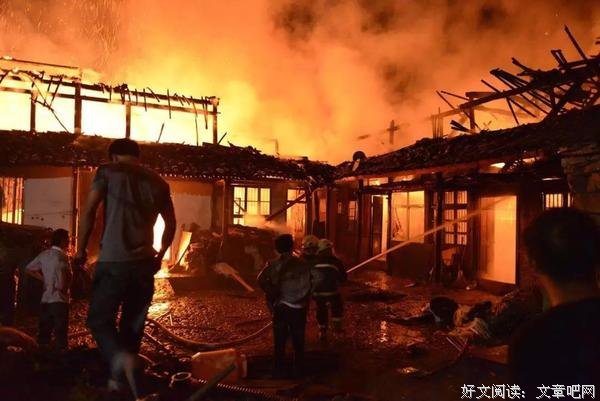 爸爸疯了，妈妈跑了，他都没有哭 