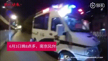 监控拍下的一幕，看哭无数人：你永远不知道，孩子有多爱你 